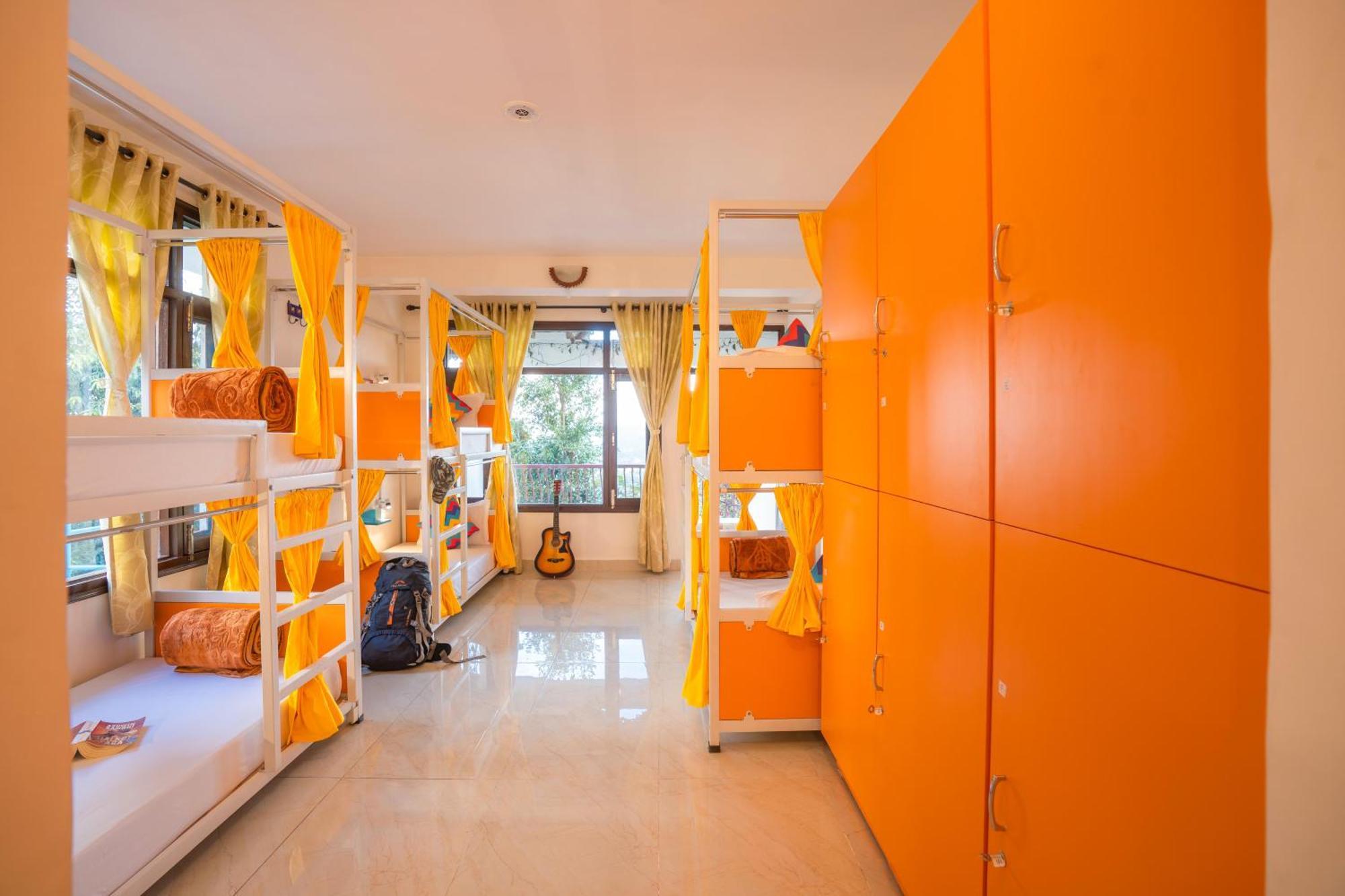 Bed in 6 Bed Mixed Dormitory Room with Ensuite Bathroom